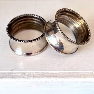 Vintage silver plated beaded edge napkin rings (pair)
